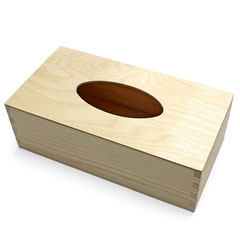 Lesena škatlica za serviete